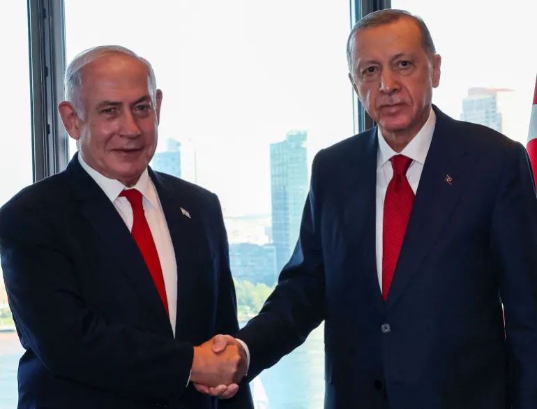 أردوغان (يمين) يلتقي نتنياهو في مقر الأمم المتحدة، 19 سبتمبر/أيلول 2023 (الفرنسية)