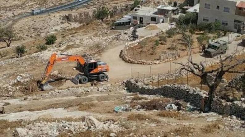 مستوطنون يشرعون بشق طريق استيطاني في نعلين غرب رام الله