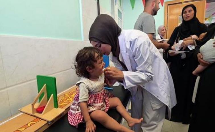 مستوطنون يهاجمون النساء والأطفال بالكلاب في الخليل