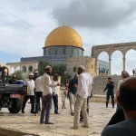 مستوطنون يقتحمون باحات المسجد الأقصى بحراسة مشددة من شرطة الاحتلال